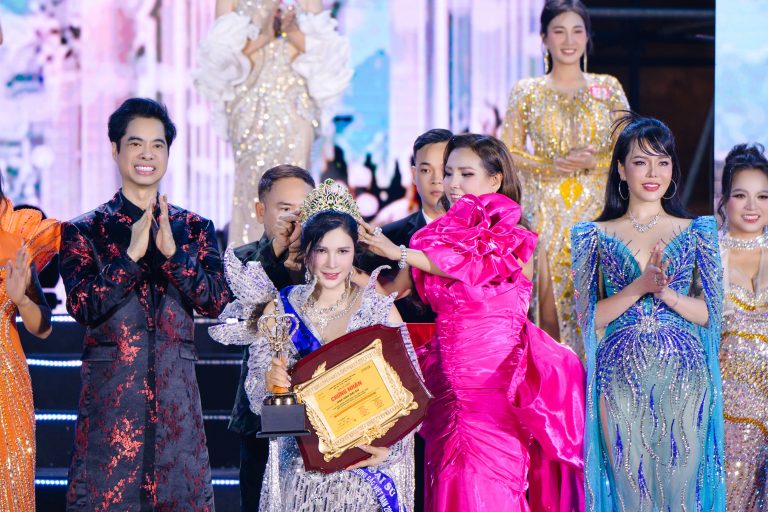 Từ cô bé chèo thuyền Tam Cốc đến vương miện Hoa hậu Đại sứ – Hoa hậu Doanh nhân Hương sắc Việt nam 2025