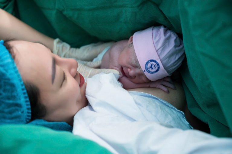 Á hậu Nguyễn Hiền Trang xúc động đón con đầu lòng: “Tiếng khóc của con là âm thanh hạnh phúc nhất cuộc đời tôi”