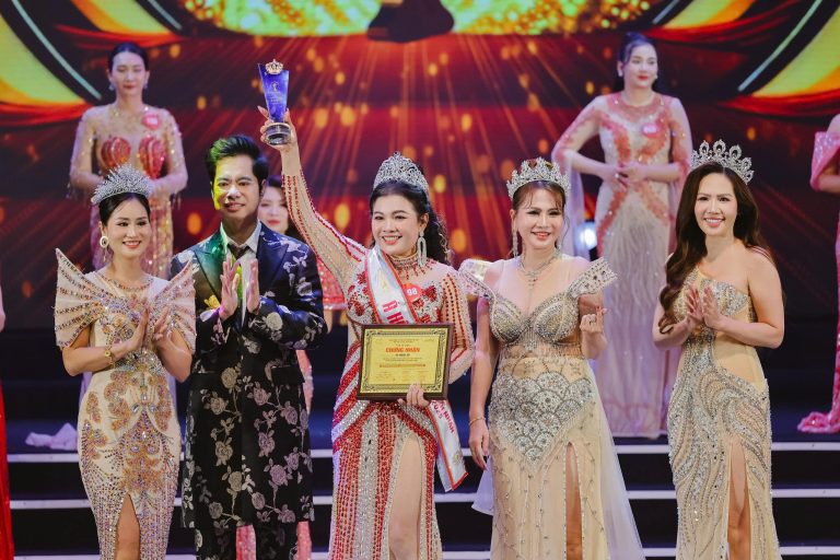 CEO Thương hiệu đồng hồ Thiên Đức đăng quang Á hậu 3 Hoa hậu Doanh nhân Châu Á 2025