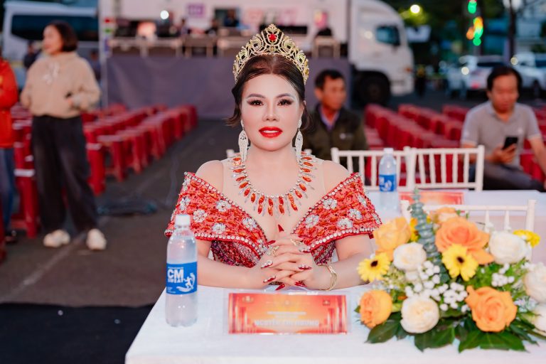 Hoa hậu Toàn năng Nguyễn Thị Hương ghi dấu ấn tại đêm Chung kết Hoa hậu Doanh nhân Việt Nam 2026