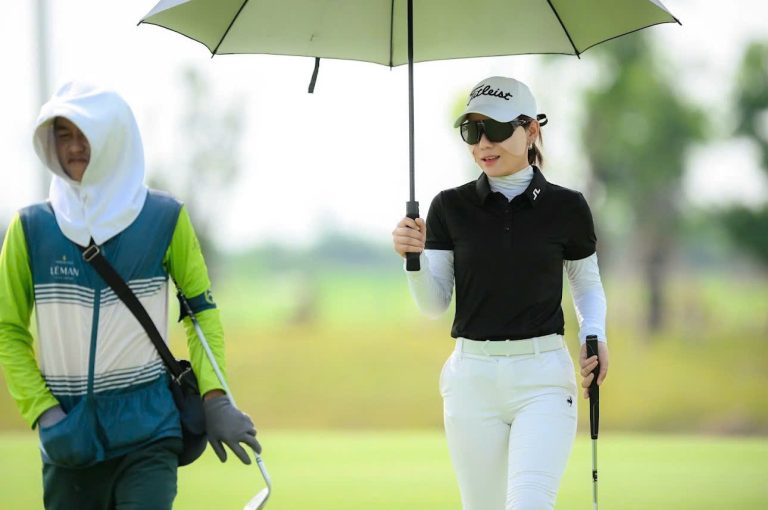 Á hậu Đinh Thị Hiệp: “Tôi dùng mồ hôi trên sân cỏ để tưới mát cho tương lai của con”