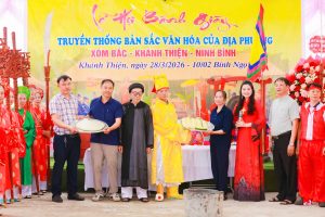 Hoa hậu Trí tuệ Phạm Duy lan tỏa giá trị truyền thống tại Lễ hội Bánh Giầy xóm Bắc