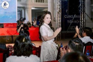 Hoa hậu Nhân ái Ngô Thị Hoàng Ngân đồng hành cùng hội thi “Học sinh tài năng – Thanh lịch”