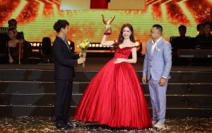 Nữ ca sĩ quê Bắc Ninh vừa nhận tin vui ở giải Cống hiến, đời thực viên mãn bên chồng quân nhân