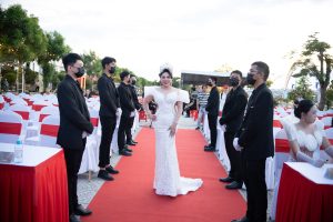 Hoa hậu Bích Đinh diện đầm đuôi cá phát sáng, chiếm trọn spotlight tại Chung kết Hoa hậu Thương hiệu Việt Nam 2026