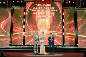 Hoa hậu Nhân ái Trần Thị Phương vinh dự đón nhận Bằng Vinh danh tại Hoa hậu Thương hiệu Việt Nam 2026
