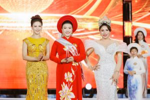 Sở hữu video viral gần 1 triệu lượt xem, doanh nhân Nguyễn Thị Hồng Quang chinh phục danh hiệu Người đẹp Truyền thông