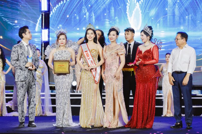 Nhan sắc nữ Kiến trúc sư GenZ Nguyễn Phương Quỳnh Uyên đăng quang Á hậu 3 – Hoa hậu Thương hiệu Việt Nam 2026