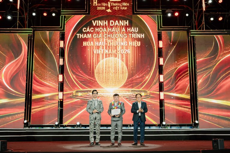 NTK Tommy Nguyễn cùng BST “Tiên sa Quy Nhơn” được vinh danh tại Hoa hậu Thương hiệu Việt Nam 2026