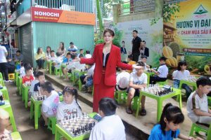 Á hậu Ngô Thị Thảo đồng hành cùng sân chơi cờ vua thiếu nhi tại Đường sách Buôn Ma Thuột