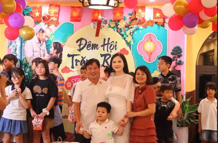 Hoa hậu Đại sứ Chu Thị Hồng Hoa trao yêu thương đến thiếu nhi xóm Đầm Sen dịp Trung thu 2026