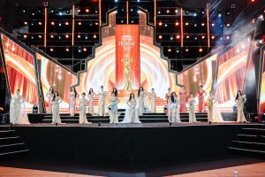 NTK Tommy Nguyễn và màn trình diễn “Dạ Vũ Nghinh Phong” lấy cảm hứng từ miền đất “hoa vàng trên cỏ xanh”