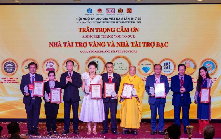 Hoa hậu Nhân ái Hoàng Ngân hưởng ứng Ngày Doanh nhân Việt Nam và Ngày Phụ nữ Việt Nam bằng những dấu ấn ý nghĩa