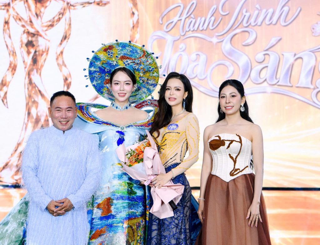 Nữ tướng Hoàng Phương Anh đấu giá áo dài của NTK Tony Phạm, lan tỏa vẻ đẹp đất võ Quy Nhơn
