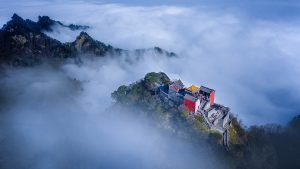 Vì sao người Trung Quốc đổ về đỉnh núi Võ Đang?