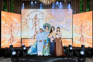 Nữ tướng Hoàng Phương Anh đấu giá áo dài của NTK Tony Phạm, lan tỏa vẻ đẹp đất võ Quy Nhơn